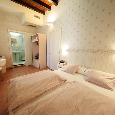 Hotel San Filis Сан-Феличе-дель-Бенако Экстерьер фото